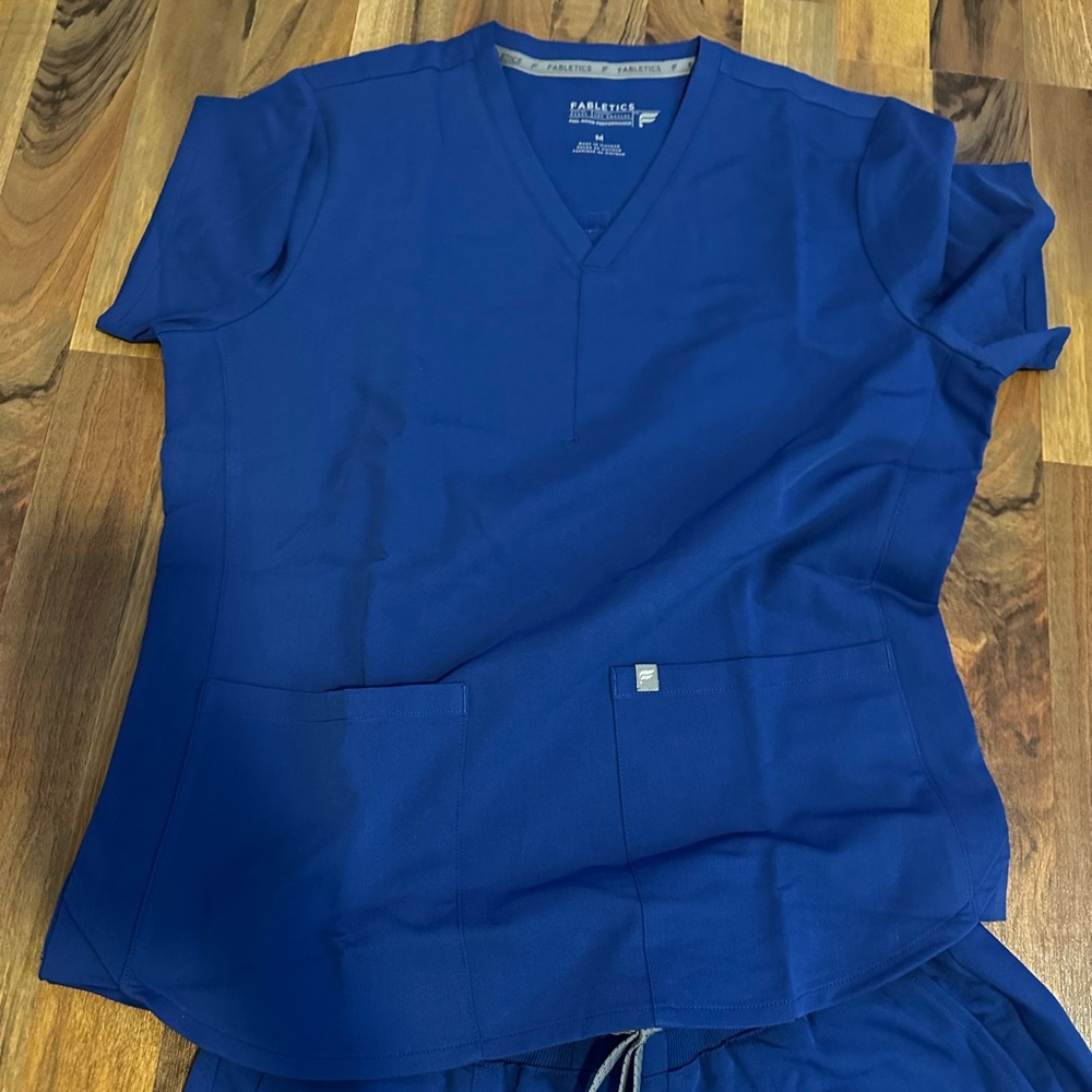 Fabletics scrubs - Picture 3 of 3